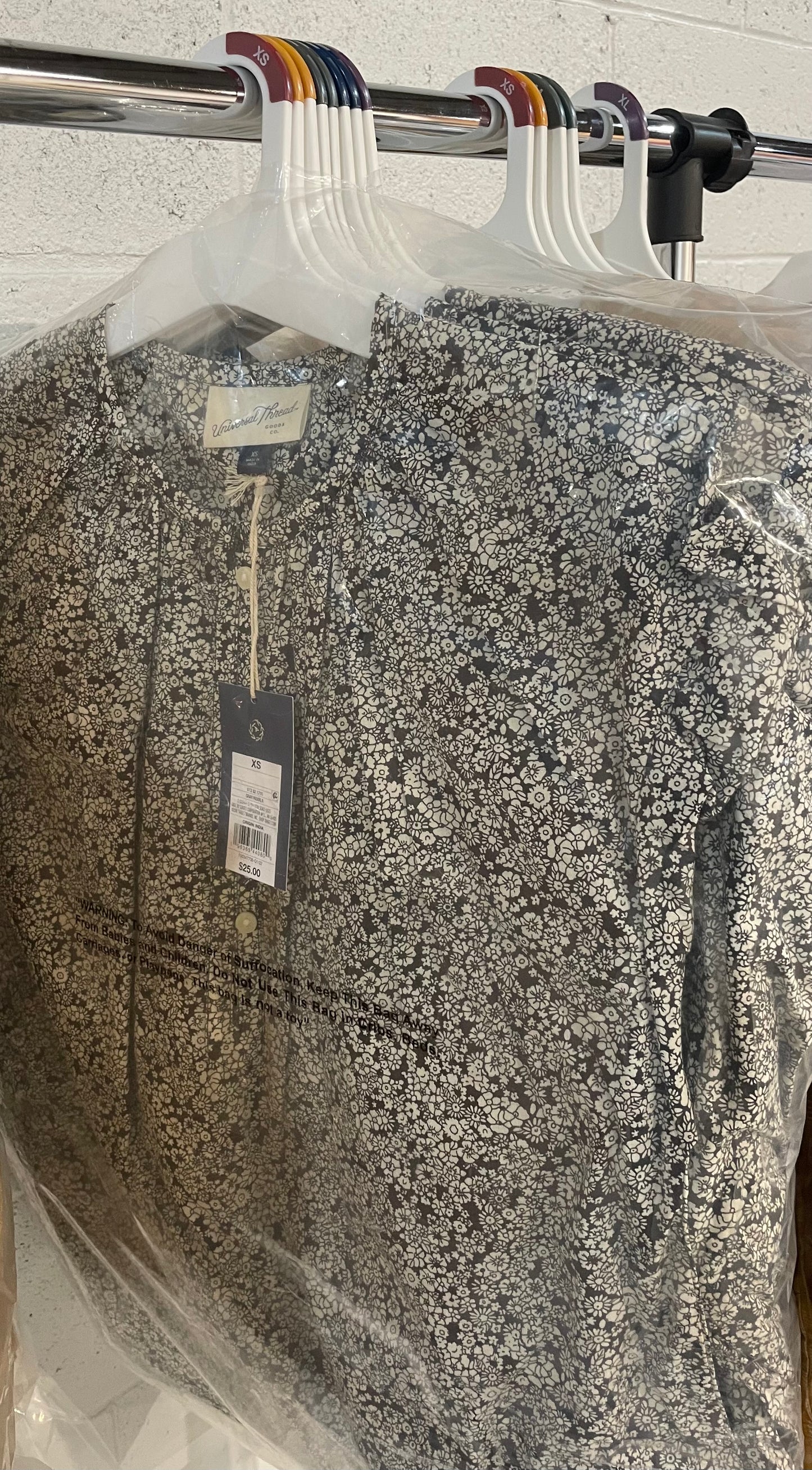 NEW (8)ct. Universal Threads Women’s Blouse Casepack